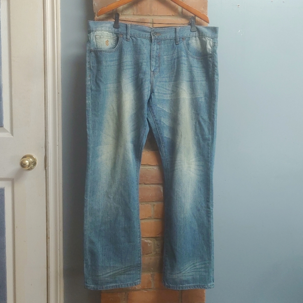 Rocawear Straight Fit Blue Jeans Men's Size 38x32 (Actual Size 40x32)